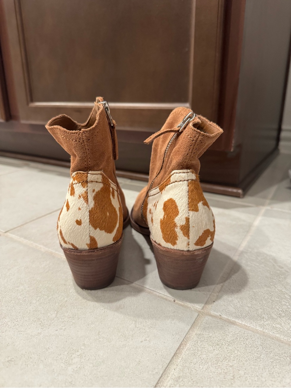 SOLD Dolce Vita Brown Suede Pointed Ankle Booties with Patterned Panel Sz 8.5 - Picture 5 of 11